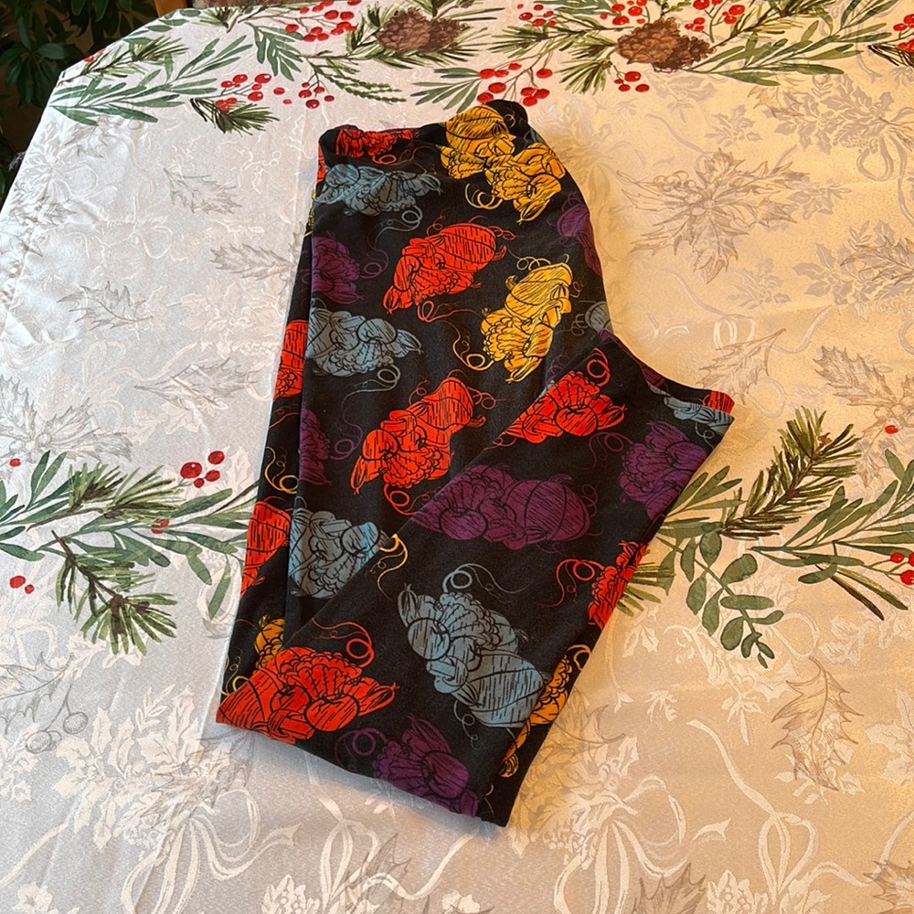 Lularoe veggie pattern leggings